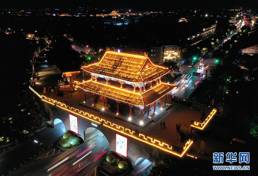 허난(河南) 카이펑 성벽관광지 다량(大梁)문 [6월 1일 촬영/사진 출처: 신화망]