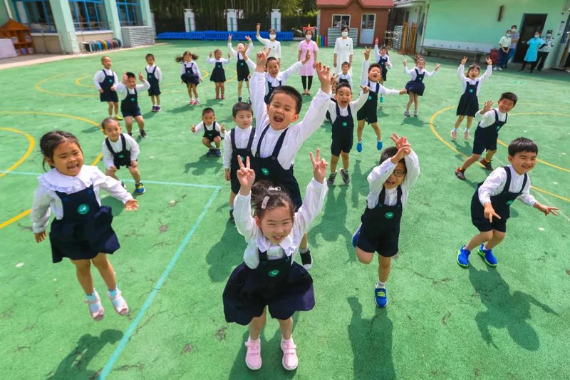 쑹장(松江)구 원샹(文翔)유치원 학생들의 얼굴에 기쁜 미소가 가득하다. [사진 출처: 상하이 교육 위챗 공식계정]