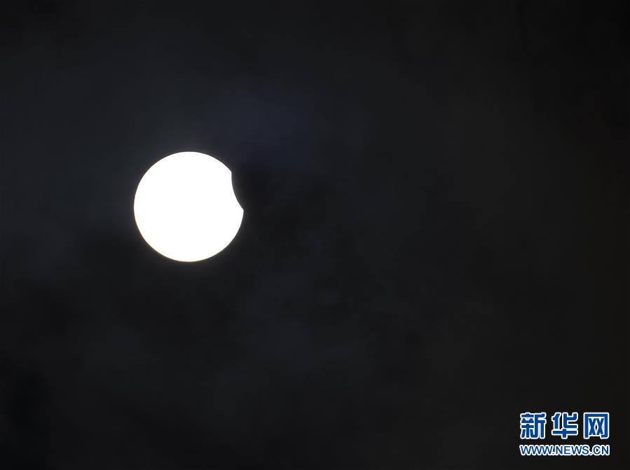 라싸에서 관측한 일식 [6월 21일 촬영/사진 출처: 신화망]