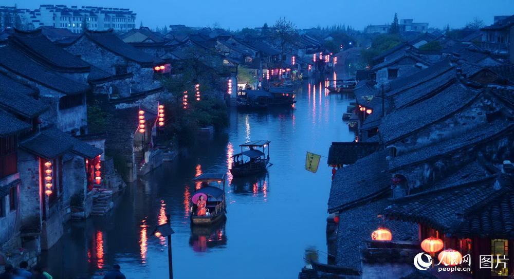 가물가물한 밤 풍경 [사진 출처: 인민망]