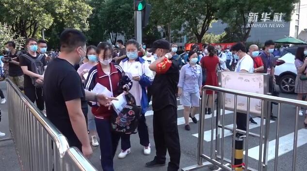 베이징, 4.9만명 가오카오 응시…모두 마스크 쓰고 1m 거리 유지하며 입장