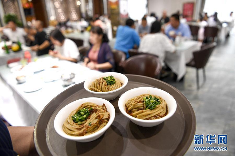 닝샤 인촨시 닝웨이러우식당은 소량의 메뉴를 출시해 음식 낭비를 막고 있다. [8월 15일 촬영/사진 출처: 신화사]