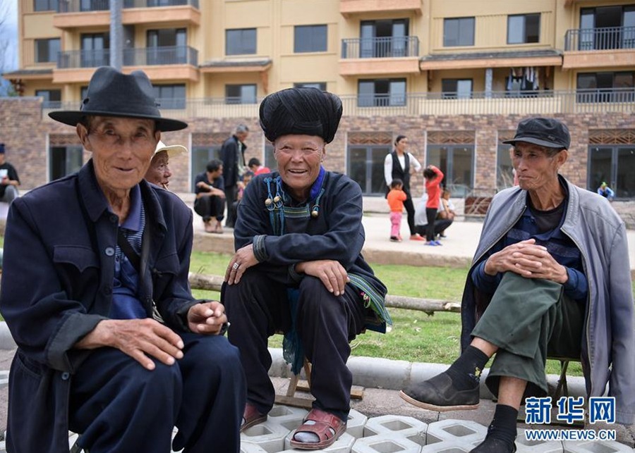 노인들은 자주 길거리에 모여 한담을 나누었다. [8월 11일 촬영/사진 출처: 신화망]