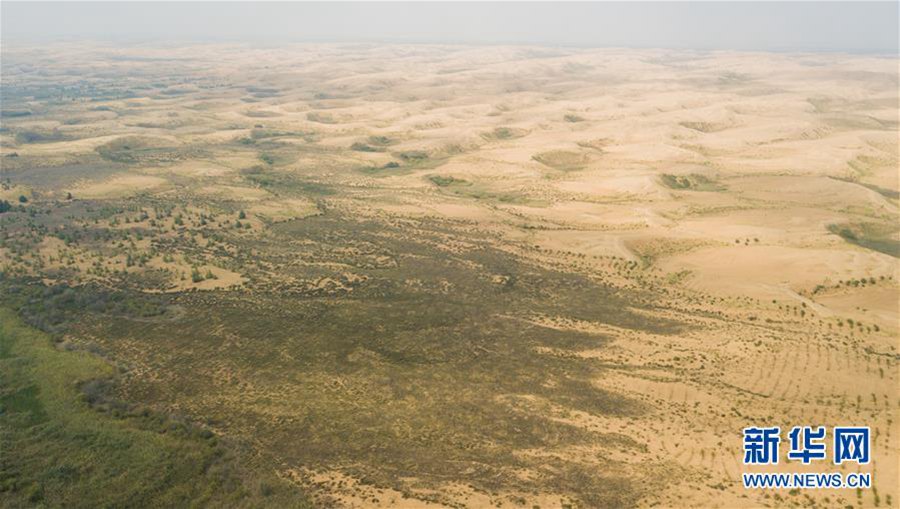 네이멍구 어얼둬쓰시 다라터기 경내의 쿠부치사막 [9월 14일 드론 촬영/사진 출서: 신화망]
