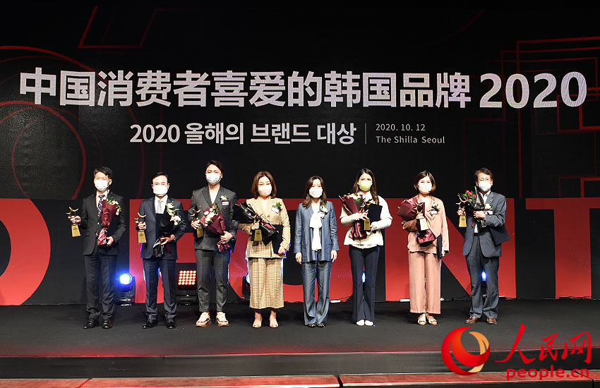 중국부문 수상자들이 단체 사진을 찍고 있다.