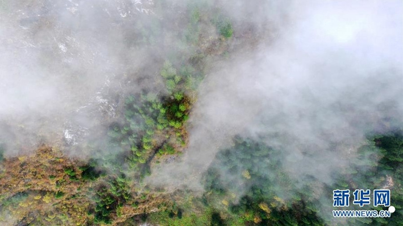 비 온 뒤 안개로 둘러싸인 자가나 풍경 [10월 13일 드론 촬영/사진 출처: 신화망]