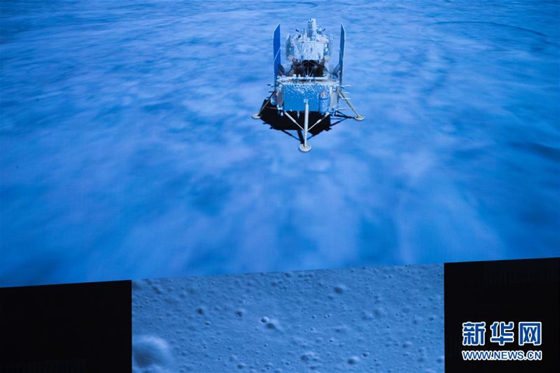 12월 1일, 베이징 항천비행통제센터(航天飛行控制中心, BACC)에서 촬영한 창어 5호 탐사선의 달 착륙 순간 [사진 출처: 신화망]