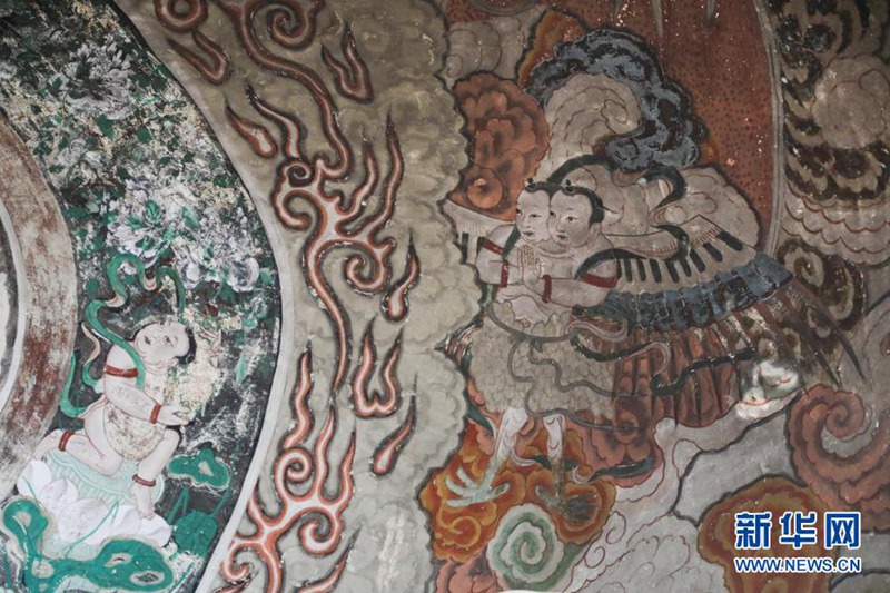 마이지산 석굴에서 촬영한 채색 벽화 [11월 29일 촬영/사진 출처: 신화망]