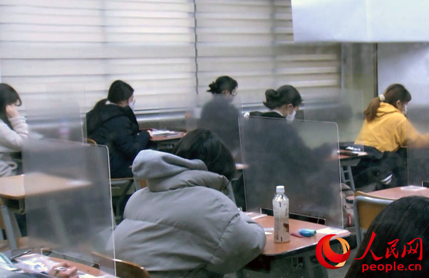 수능 시험장에서 시험을 준비하는 학생들의 모습 [사진 제공: 서울시 교육청]