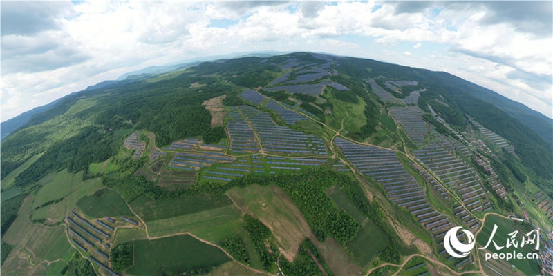 지린성 왕칭현 130 메가와트 집중식 태양광 발전 사업 [드론 촬영/사진 출처: 인민망]