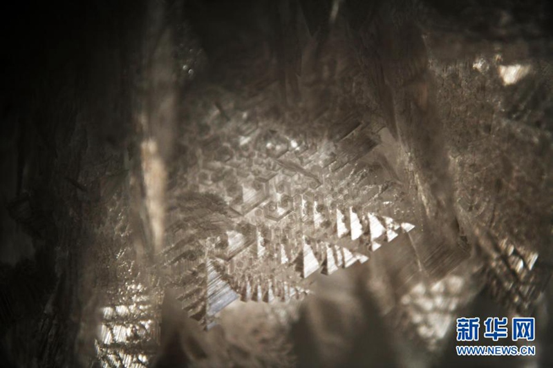 비수이천연동굴 입구에 형성된 고드름 경관 [1월 11일 촬영/사진 출처: 신화망]