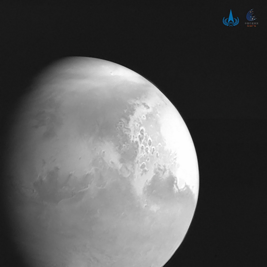 ‘톈원 1호’가 화성에서 220만km 떨어진 거리에서 촬영한 첫 번째 화성 사진 [사진 제공: 중국국가우주국]