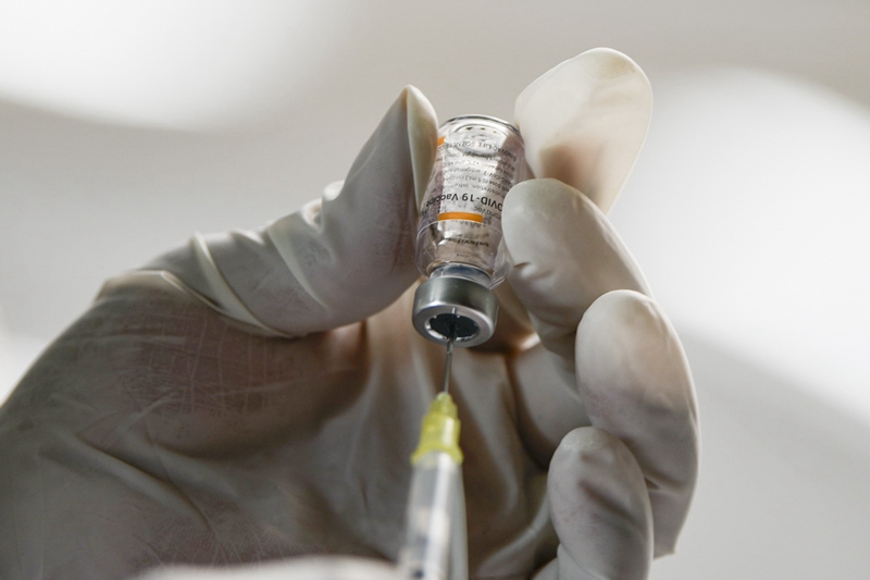 2월 22일, 멕시코 의료진이 백신 접종을 위한 준비를 하고 있다. [사진 출처: 신화망]