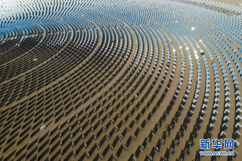 2월 23일 촬영된 둔황 100MW급 용융염 타워형 태양열 발전소 [드론 촬영/사진 출처: 신화망]
