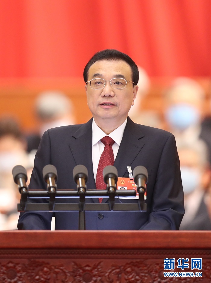 리커창(李克強) 중국 국무원 총리가 정부 업무 보고를 하고 있다. [사진 출처: 신화망]