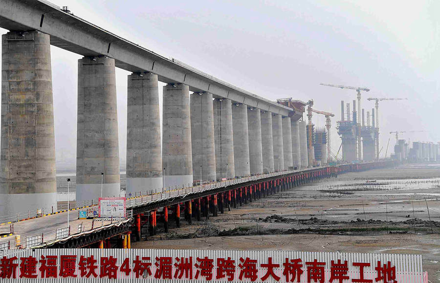 푸샤 철도 메이저우만 대교의 건설 공사가 한창이다. [3월 17일 촬영/사진 출처: 시각중국(視覺中國)]