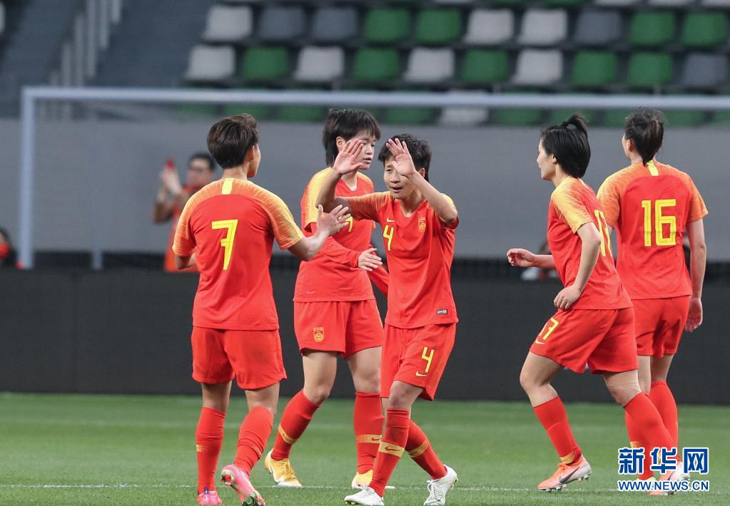 중국팀 선수가 골을 넣고 기뻐하고 있다. [4월 13일 촬영/사진 출처: 신화망] 