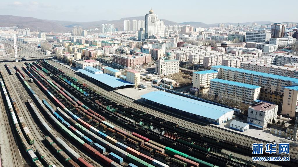 중국-유럽 화물열차가 국경을 통과하는 쑤이펀허역 남쪽 광장 전경 [3월 31일 촬영/사진 출처: 신화망]