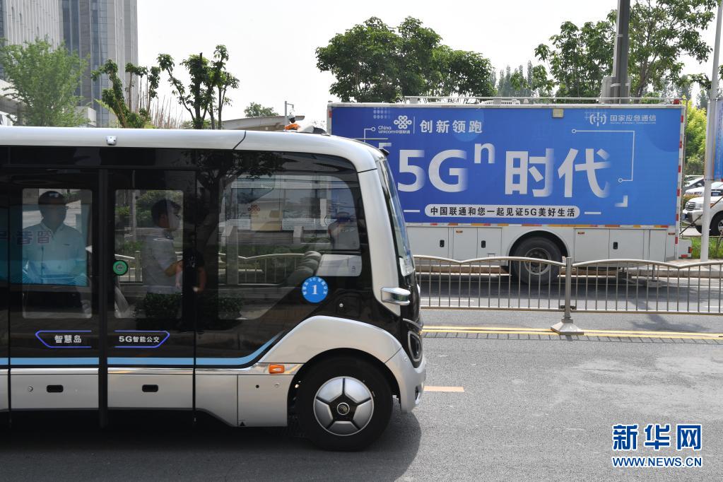 5G 네트워크에 기반한 자율주행 버스가 정저우(鄭州)시의 도로에서 주행하고 있다. [2019년 5월 17일 촬영/사진 출처: 신화망]