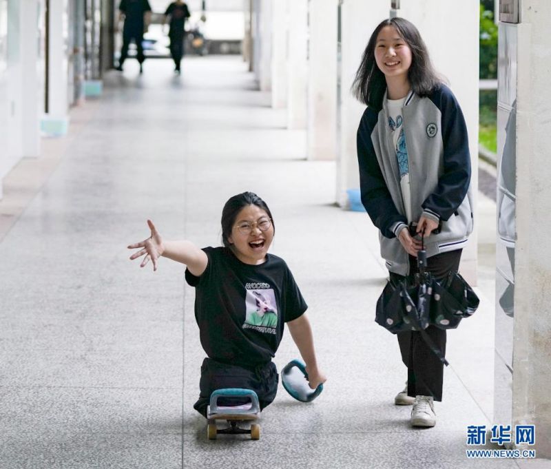 두 다리를 잃은 ‘스케이트보드 소녀’의 다채로운 삶