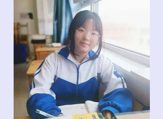 엄지척! 기차 응급환자 구한 중국 어린 여학생 