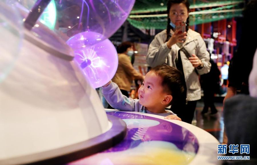 상하이 과학기술 축제 개막, 신비한 과학 세계를 탐구하다