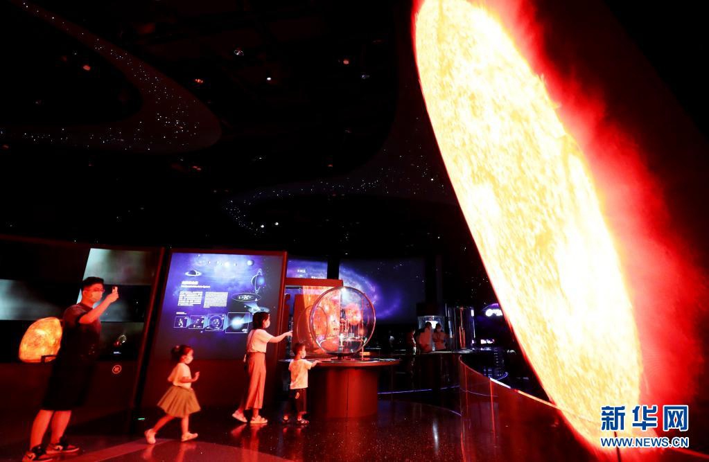 세계 최대 규모의 상하이천문관 17일 정식 개관