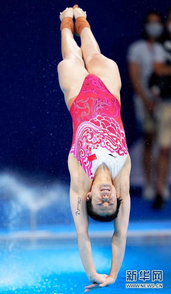 8월 1일, 중국의 스팅마오(施廷懋) 선수가 도쿄올림픽 여자 다이빙 3m 스프링보드 결선에서 금메달을 획득했다. [사진 출처: 신화망] 