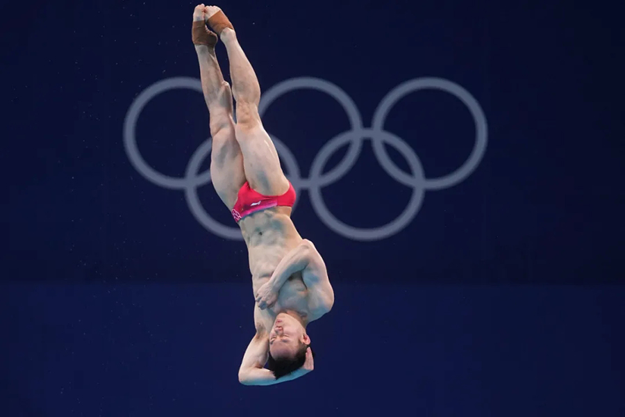 8월 3일, 도쿄올림픽 다이빙 남자 3m 스프링보드에서 중국의 셰쓰이(謝思埸) 선수가 금메달을 획득했다. [사진 출처: 신화사]