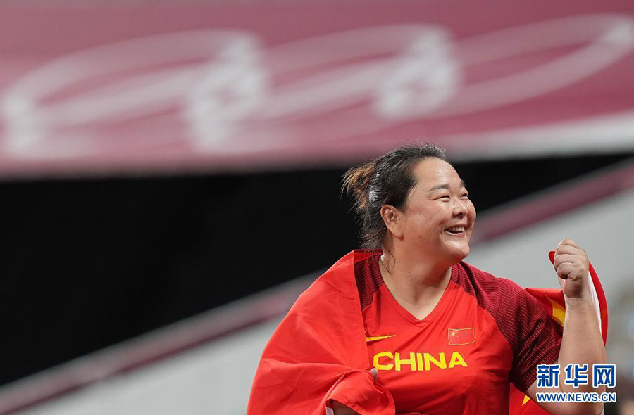 8월 3일, 중국의 왕정(王峥) 선수가 도쿄올림픽 여자 해머던지기에서 은메달을 수상했다. [사진 출처: 신화망]