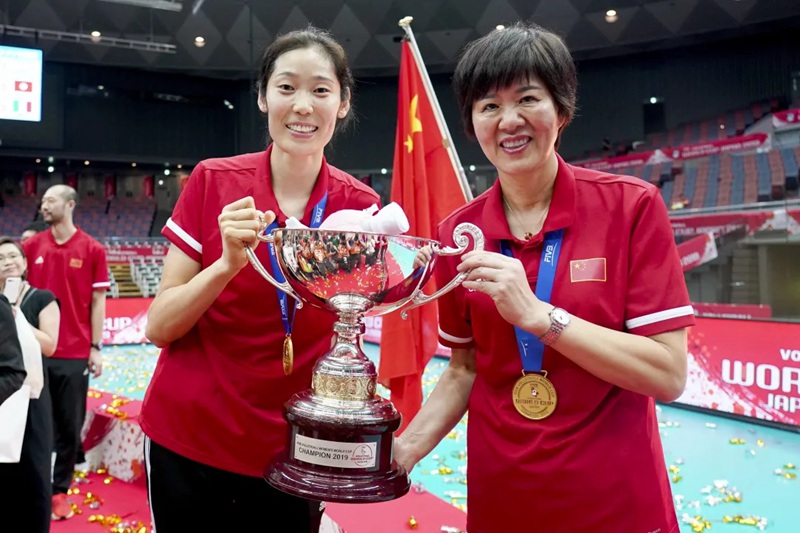 2019년, 랑핑은 중국 여자배구 대표팀을 월드컵 우승으로 이끌었다. [사진 출처: 인민일보]
