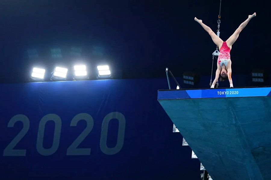 8월 5일, 도쿄올림픽 다이빙 여자 10m 플랫폼 결선에서 중국의 천위시(陳芋汐) 선수가 은메달을 획득했다. [사진 출처: 신화사]