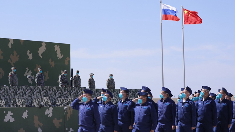 8월 9일, ‘서부∙연합-2021’ 훈련 개시식에서 촬영한 러시아 공군 [사진 출처: 신화사]