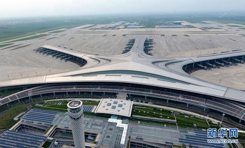 칭다오 자오둥 국제공항 여객터미널 [8월 11일 드론 촬영/사진 출처: 신화망]