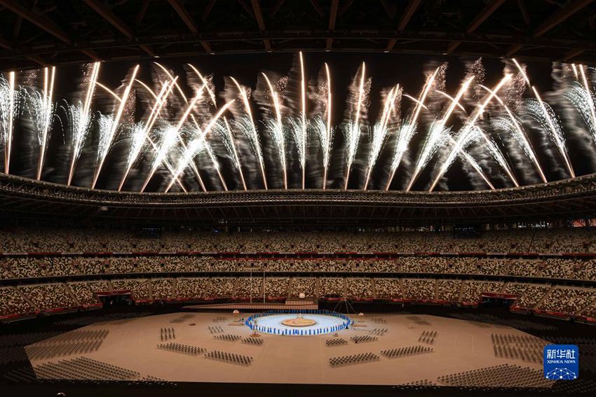 8월 24일, 제16회 하계 패럴림픽 개막식이 일본 도쿄에서 열렸다. 개막식에서 불꽃 공연을 선보였다. [사진 출처: 신화사]