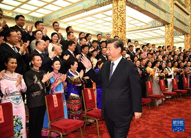 시진핑 주석 등 지도부, 제6회 전국 소수민족 문예합동공연 개막식 공연 관람