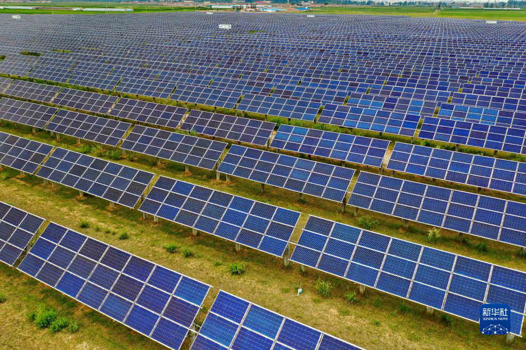 다퉁(大同)시 윈저우(雲州)구에 위치한 태양광발전소 [2021년 8월 3일 드론 촬영/사진 출처: 신화사]