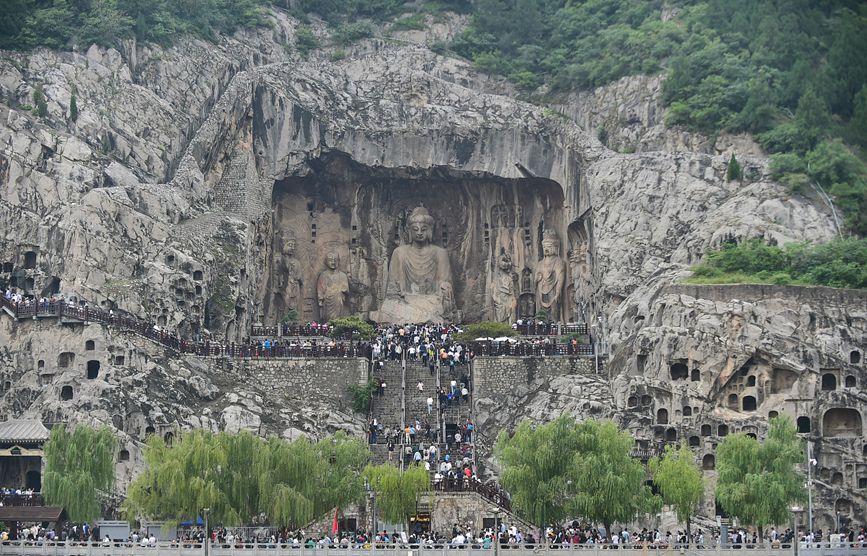 [포토] 허난 뤄양, 국경절 맞이 세계문화유산 룽먼 석굴 관광객 증가 