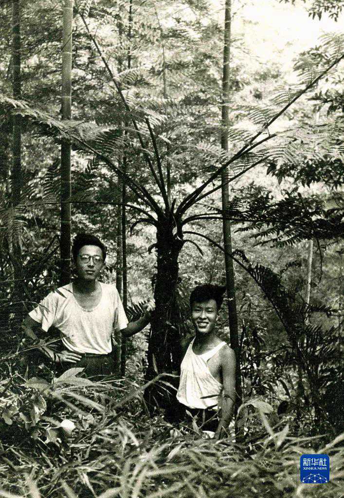 1963년 인카이푸(오른쪽)가 쓰촨성 쉬융(敘永)현에서 쓰촨 식생 조사 때 촬영한 사진 [사진 출처: 신화사]