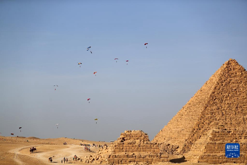 이집트, 제4회 피라미드 국제 스카이다이빙 축제 개최