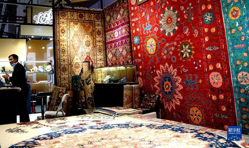 11월 6일 제4회 CIIE에서 촬영한 아프간 수제 양모 카펫 [사진 출처: 신화사]