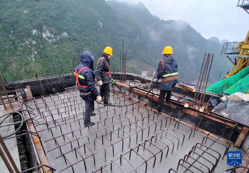 콘크리트 커푸집 작업이 진행 중이다. [11월 21일 촬영/사진 출처: 신화사]
