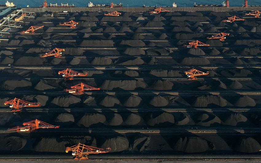 탕산항 차이페이뎬(曹妃甸)항구지역 석탄 퇴적장 [12월 6일 드론 촬영/사진 출처: 신화사]