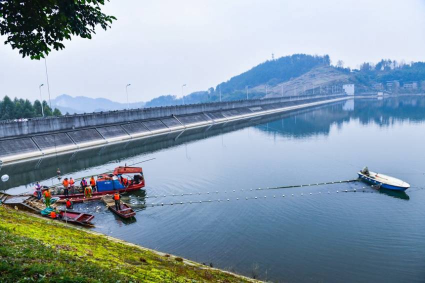 충칭시 량핑구 랴오예 저수지의 동절기 포획 활동 [사진 출처: 인민망]