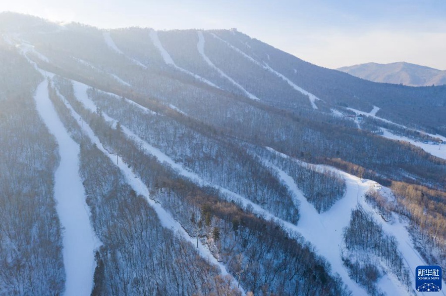 1월 21일 촬영한 헤이룽장 야부리 스키관광리조트 스키 트랙 [드론 촬영/사진 출처: 신화사]