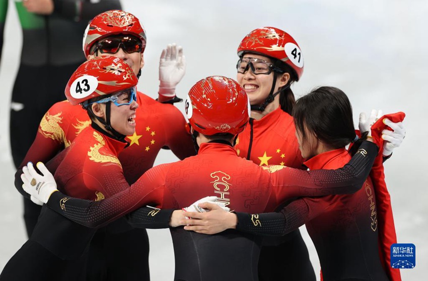 중국 선수들이 경기 후 축하하고 있다. [사진 출처: 신화사]