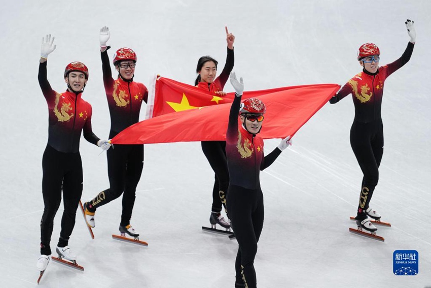 중국 선수들이 경기 후 축하하고 있다. [사진 출처: 신화사]