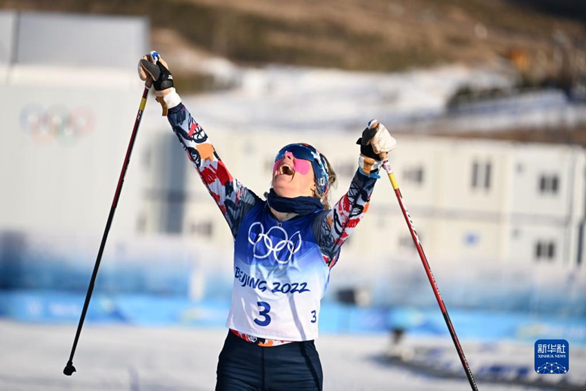 노르웨이의 테레세 요헤우가 금메달을 축하하고 있다. [사진 출처: 신화사]