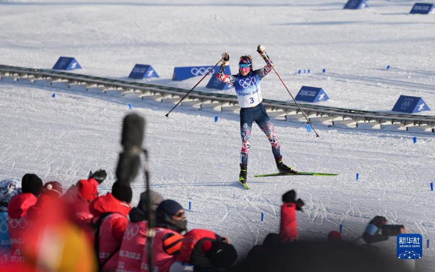 노르웨이의 테레세 요헤우가 금메달을 축하하고 있다. [사진 출처: 신화사]