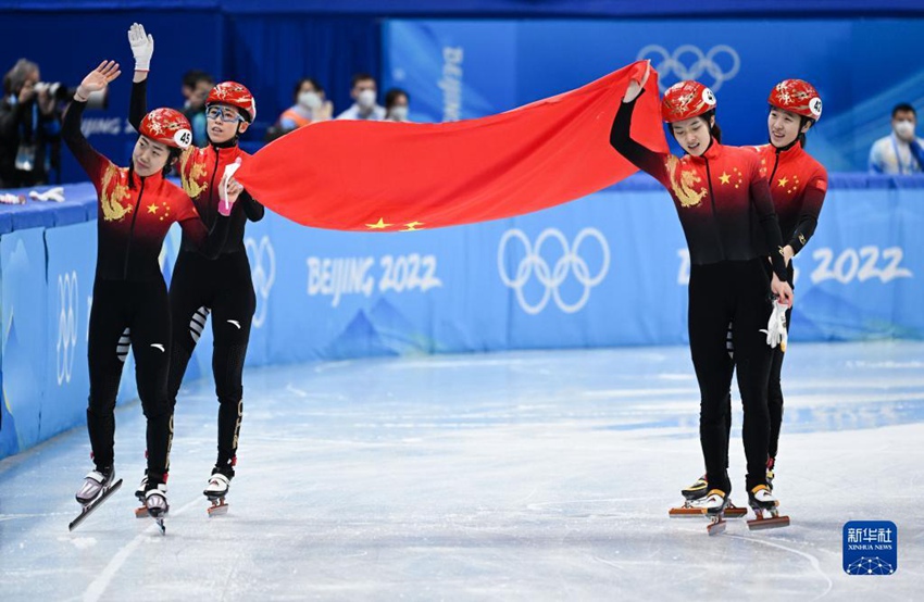 중국 선수들이 경기 후 축하하고 있다. [2월 13일 촬영/사진 출처: 신화사]